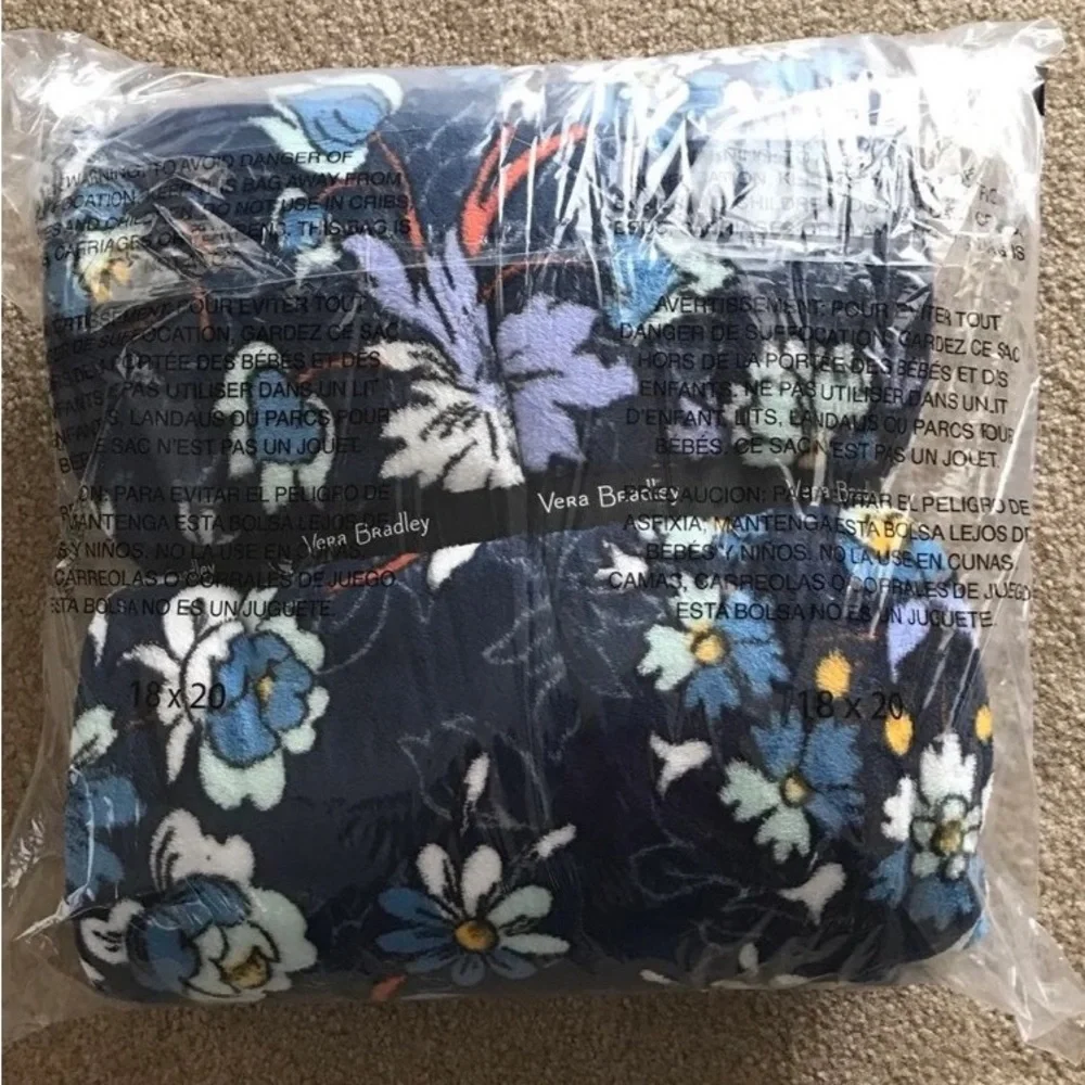 NEW Vera Bradley Floral Burst Blanket - Picture 3 of 3
